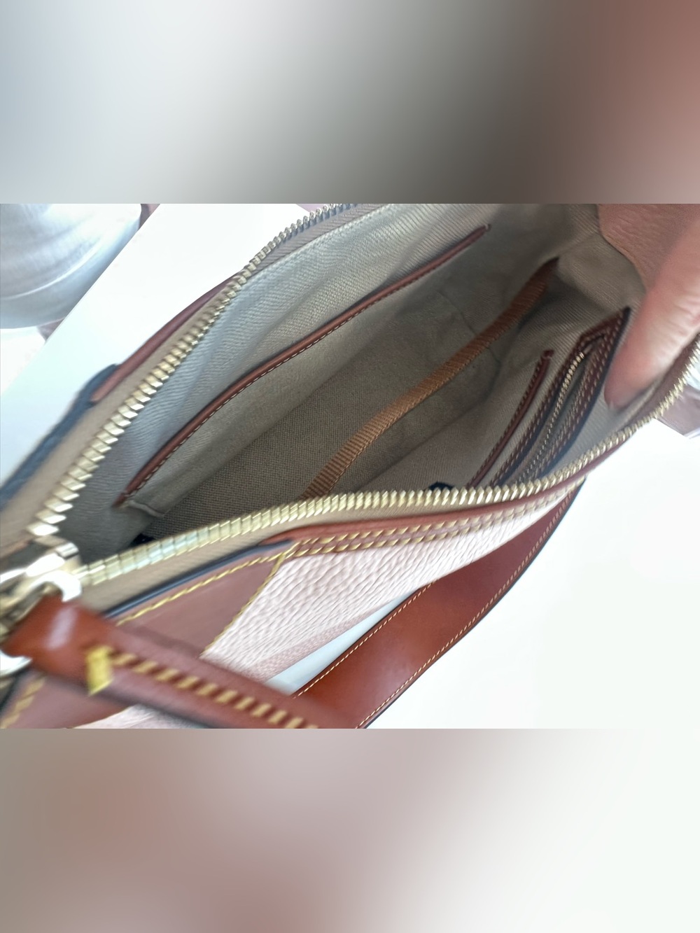 Dooney & Bourke Blush Pink Pebble Grain Leather Hobo Shoulder Bag. V2204120 - Picture 6 of 16